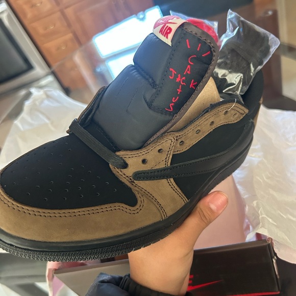 Travis scott Jordan 1 trainers